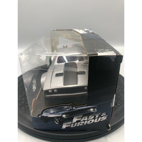 Jada Toys Dodge Charger 1:24 Fast and Furious 8 Dom's Ice Charger 98291 - Picture 4 of 8